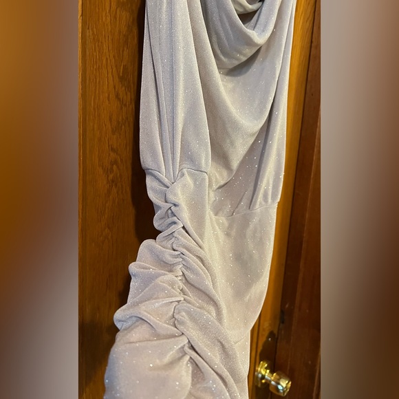 Guess Women’s Sparkly Champagne Metallic Fully Lined Sleeveless Cowl Neck Top XS - Picture 2 of 6